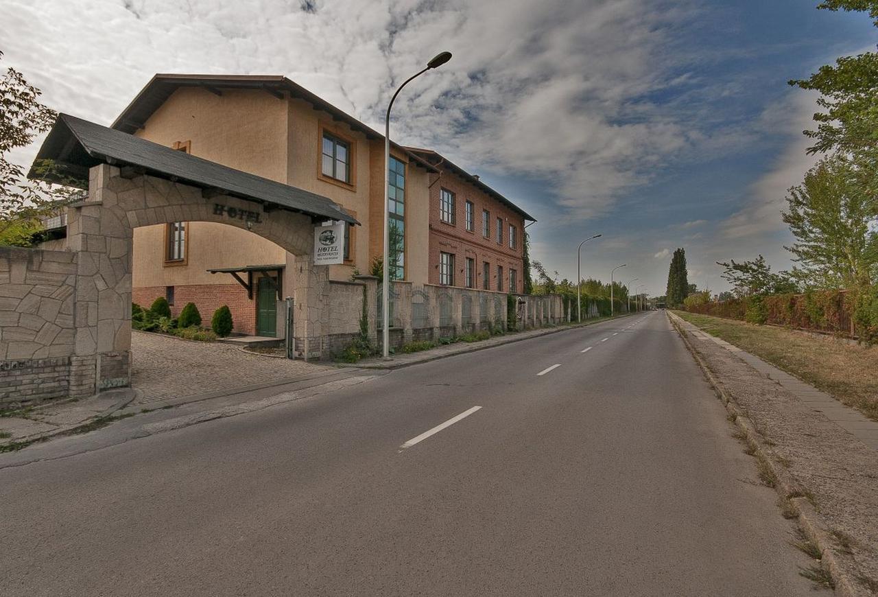 Hotel Restauracja Pod Parowozem Ostrowiec Świętokrzyski Εξωτερικό φωτογραφία