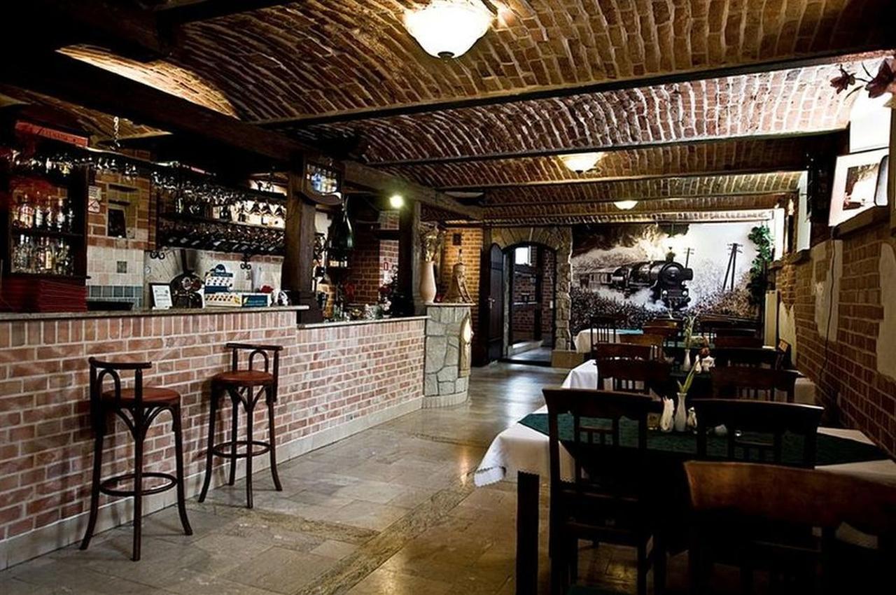 Hotel Restauracja Pod Parowozem Ostrowiec Świętokrzyski Εξωτερικό φωτογραφία