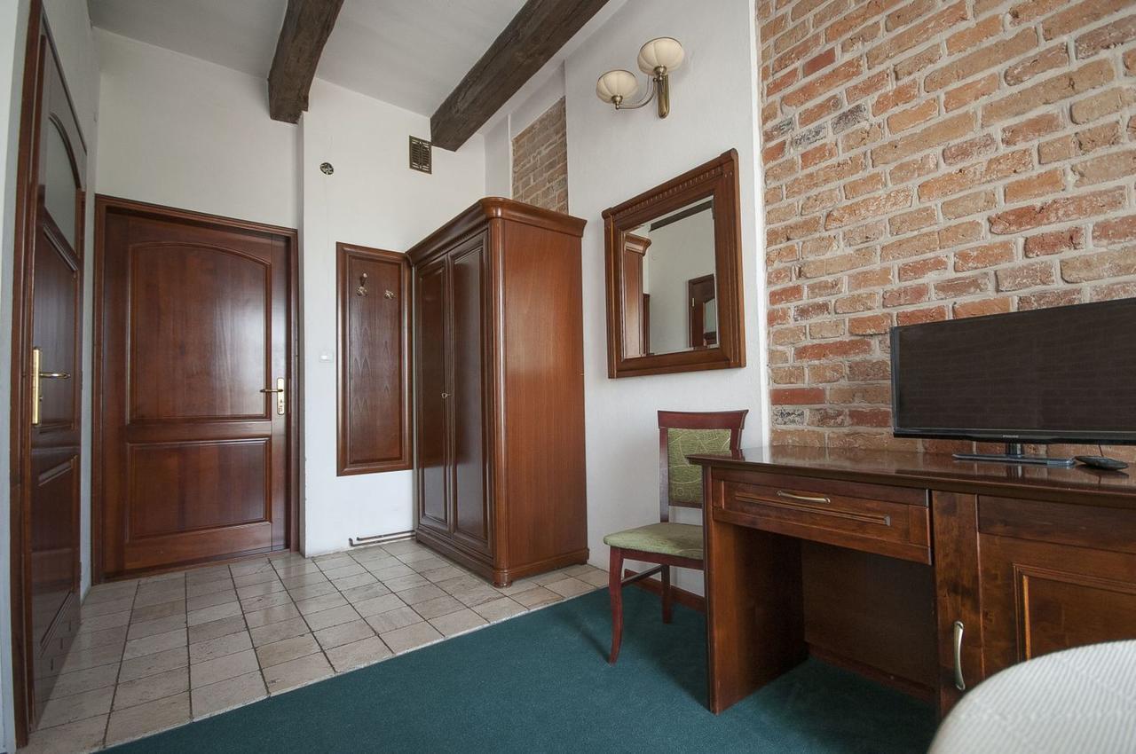 Hotel Restauracja Pod Parowozem Ostrowiec Świętokrzyski Εξωτερικό φωτογραφία