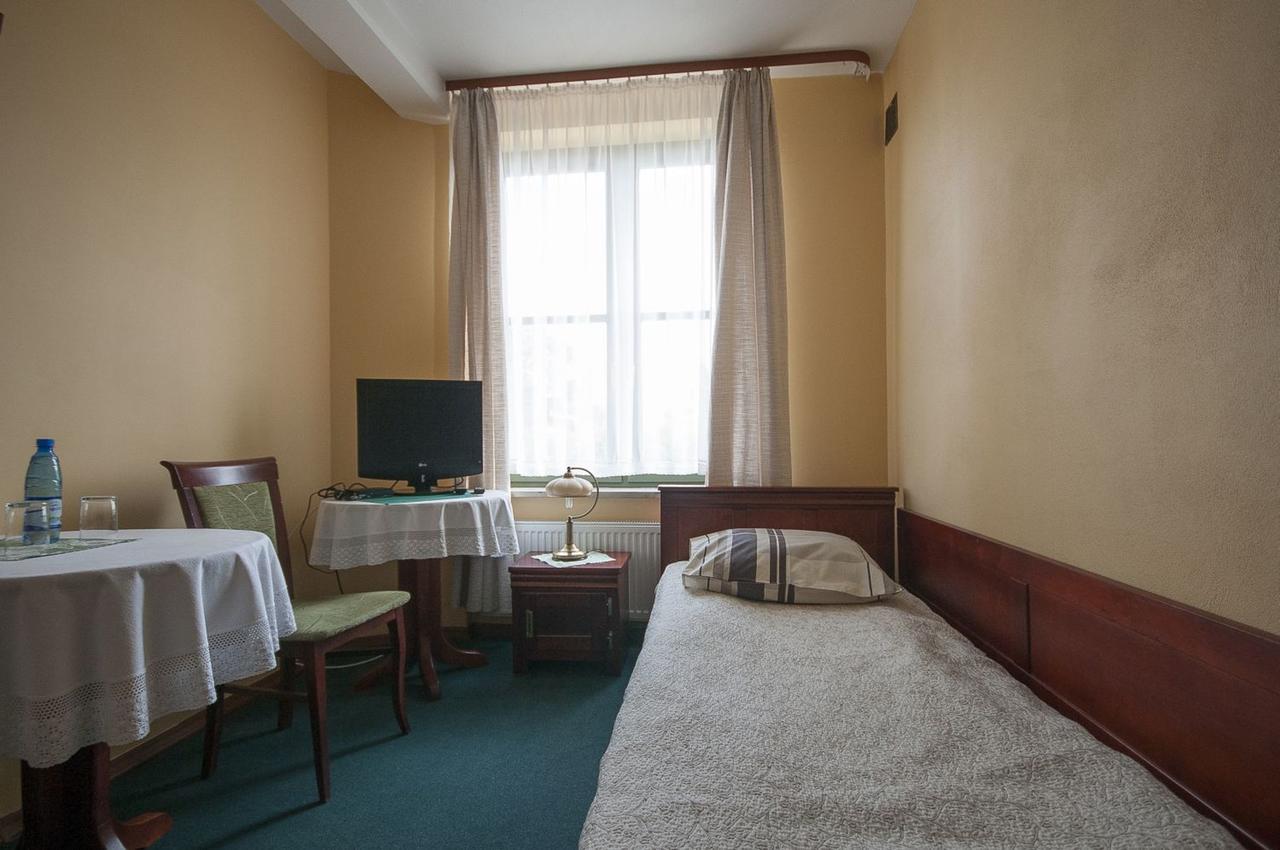 Hotel Restauracja Pod Parowozem Ostrowiec Świętokrzyski Εξωτερικό φωτογραφία